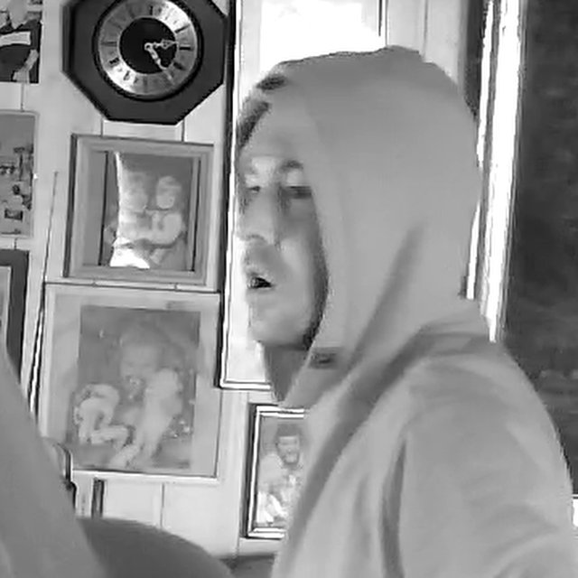 Person B · Kapuze, Gesicht, 15:00:52