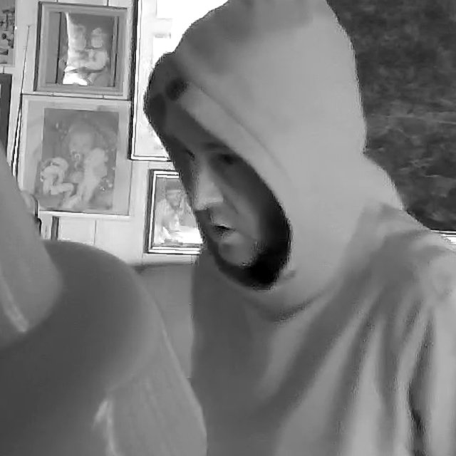 Person B · Kapuze, Gesicht, 15:01:00