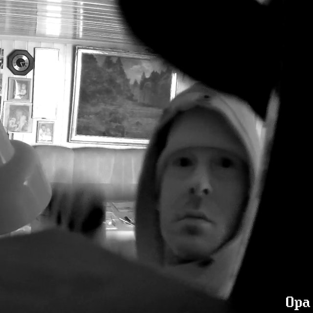 Person B · Kapuze, Gesicht, 15:02:43